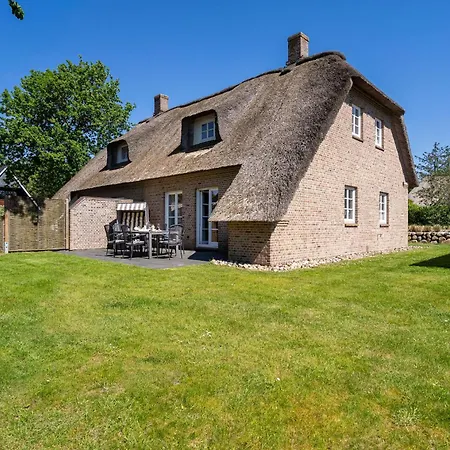 Reetdachhaus Tuemmeldiek Reetdachhaus Tuemmeldiek 6b Holiday home *